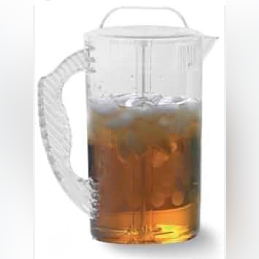 Pampered Chef 2 quart plunger pitcher -barely used -like new -great for Sangria